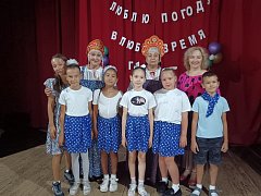 Для ершовских сельчан звучали стихи в исполнении автора Светланы Вендиной