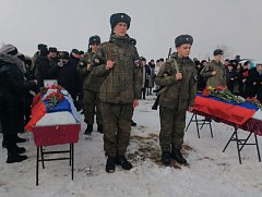 В Ершовском районе с воинскими почестями похоронили двух погибших в зоне СВО бойцов