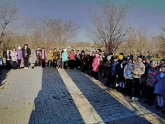 Юные ершовские патриоты возложили цветы к обелиску в память о великом подвиге советских солдат