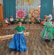 Яркий «Праздник осени» прошел в ершовском детском саду «Малышок»