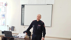 Ершовские сотрудники Госавтоинспекции проводят профилактические беседы с молодежью