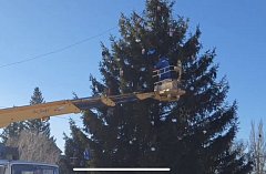 В Ершове  МКУ «Благоустройство» проводит работы по поддержанию порядка и созданию праздничной атмосферы в городе