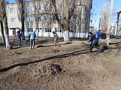 В рамках общеобластного субботника коллектив Ершовского агролицея навел порядок на двух площадках