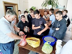 Ершовские студенты побывали на экскурсии на самом крупном сельхозпредприятии района