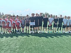 На ершовском стадионе «Юность» прошел 23-й открытый турнир по футболу на кубок губернатора