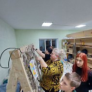 Ершовские добровольцы объединились для плетения масксетей