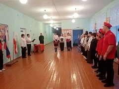 Школьникам из ершовского села вручили первые паспорта в День Конституции