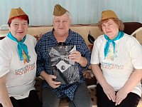 «Серебряные» волонтеры Ершовского района провели праздничную акцию 