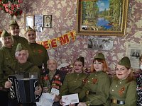 Добрая традиция - поздравить на дому ветеранов и тружеников тыла
