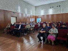 Глава Ершовского района Константин Мызников встретился с жителями поселка Новосельский