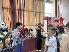 С большим интересом ершовцы посещают выставку в районном Доме культуры