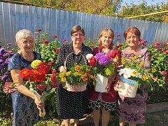 В ершовском селе прошли тематические посиделки в День разноцветных букетов