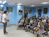 Накануне Дня знаний ершовским ребятам вручили ранцы и школьные принадлежности 