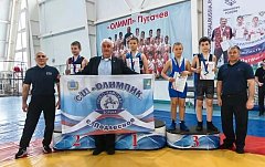 Ершовские борцы завоевали золото и бронзу на соревнованиях, прошедших в Пугачеве ко Дню защитника Отечества