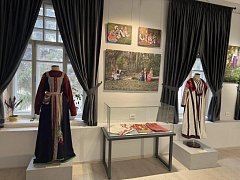 К Году единства народов России открылась выставка национальных костюмов