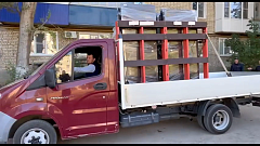 Глава Ершовского района Константин Мызников контролирует ход ремонтных работ на ул. Космонавтов