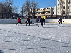В Ершове прошла товарищеская встреча хоккеистов двух районов