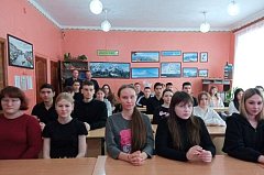 В Ершове полицейские проводят беседы со школьниками в рамках оперативно-профилактического мероприятия «Чистое поколение-2025»