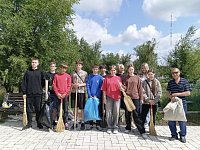 В канун памятной даты ершовские Первые провели субботник на Братской могиле