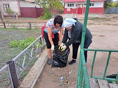 Осень — время субботников: порядок в родном краю поднимает настроение ершовским сельчанам