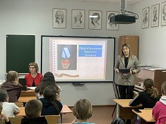В Ершовской школе искусств прошел урок мужества "Мы гордимся героями!"