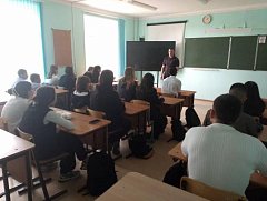Ершовский полицейский провел профилактическую беседу со старшеклассниками