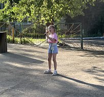 В одном из дворов Ершова артисты РДК устроили настоящий праздник для взрослых и детей