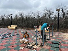 В Ершове продолжается благоустройство сквера на улице Лесхозная