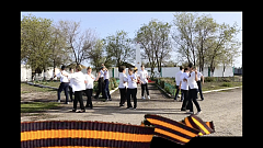В ершовском селе прошел флешмоб «Салют Победы!»