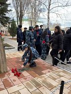 В Ершове почтили память погибших при исполнении служебных обязанностей сотрудников ОМВД