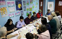 Ершовцы мастерят новогодние игрушки своими руками