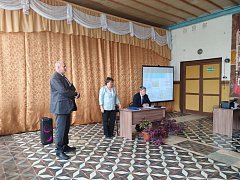 Глава Ершовского района Константин Мызников провел встречу с жителями села Орлов-Гай